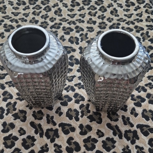Other - Set Of 2 Elegant Silver Textured Vases